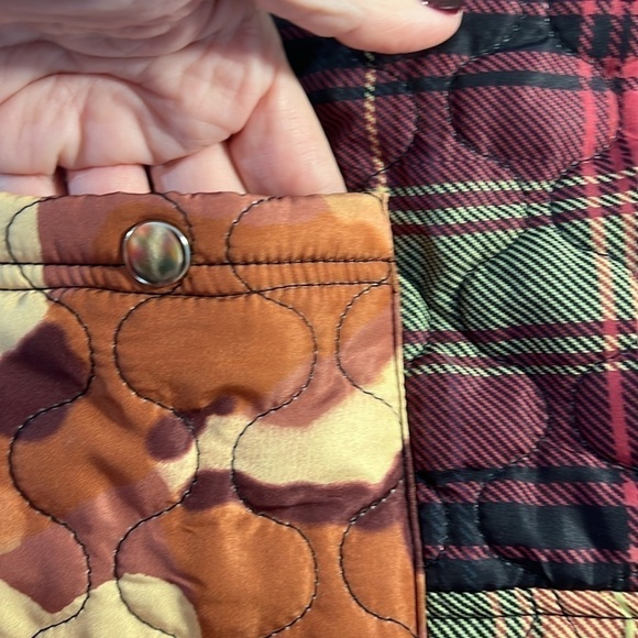 NWOT Urban Outfitters Women's Nylon Quilted Boxy Patchwork Poncho One Size - Picture 12 of 13